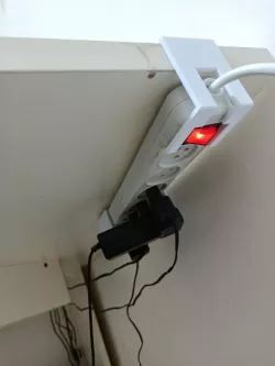 Power splitter under table holder