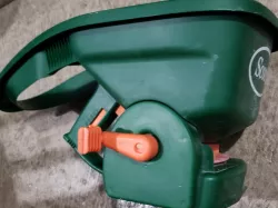 Scotts Handy Green II Hand-Held Broadcast Spreader Agitator