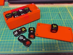 Travel box for Cobra Paw game