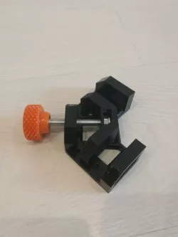 Corner clamp m8