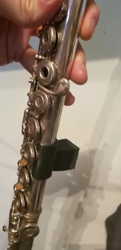 Flute thumb rest