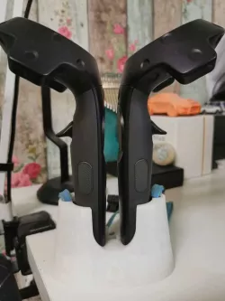 REMIX Vive controllers stand 