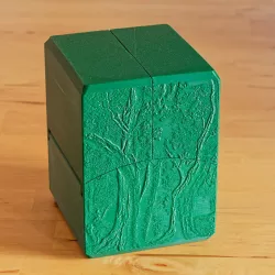 $4.00Green 100 Card (Commander) Geared Deck Box with Magnetic Latch
