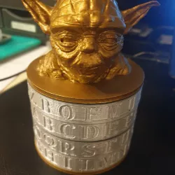 Piggy Bank With Code Yoda or Vador Tirelire à Code Yoda ou Vador