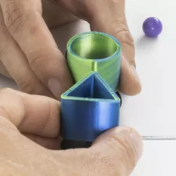 Ambiguous Circle to Triangle Illusion