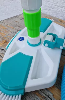 Pool brush hose adapter