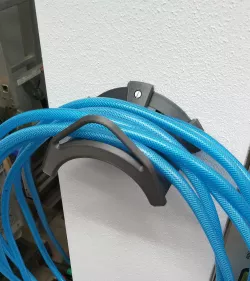 Druckluftschlauch-Wandhalterung - Compressed air hose wallmount