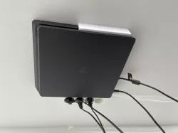 PS4 slim wallmount