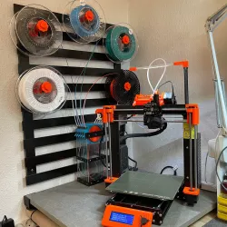MMU2S Buffer med en skuffe pr. farve for skift af filament.