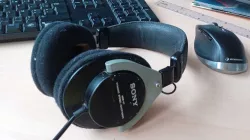 SONY MDR V7 Headphone hanger