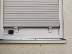 Support for european style shutters for US windowmounting of mobile airconditioners / Rollladenhalter für mobile Klimaanlagen