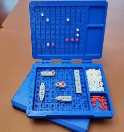 Battleship Game with Storage Case: English & Cyrillic