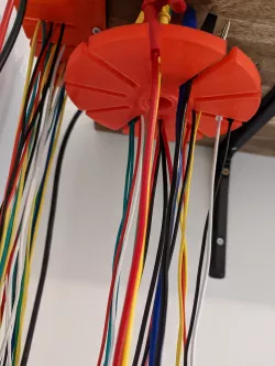 Round test lead/cable holder