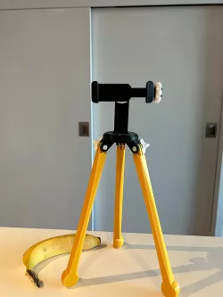 The DoomScroller, a smartphone tripod for the COVID-19 pandemic