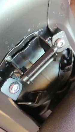 Triumph Tiger 900 Front seat lock