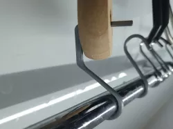 2️⃣ Kitchen breadboard hook