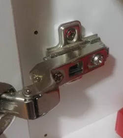 Cabinet hinge backplate