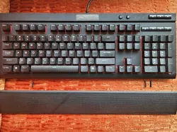 Fix broken wrist rest of keyboard