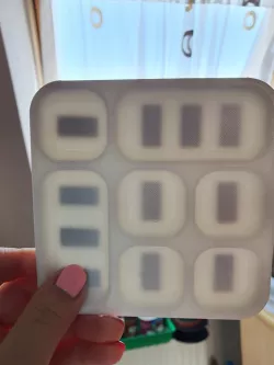 Magnetic screw tray