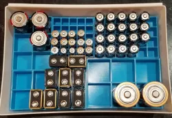 parametric battery holder (9V default) / OpenSCAD custom container generator