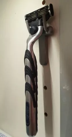 Razor holder