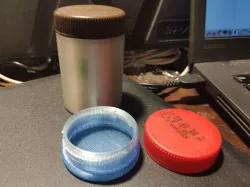 Small round container with 38 mm PET cup