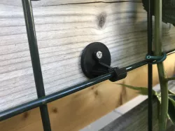 Trellis mounting clip