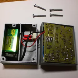 W030 - Electronic playing cube box