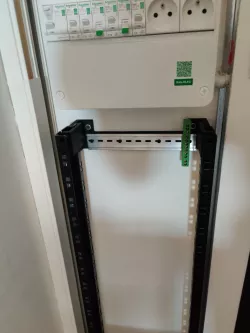 10 inch or 10" server rack
