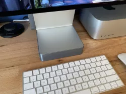 2022 Apple Studio Display Stand
