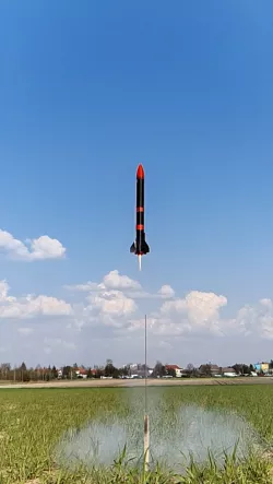 Launchable vase/spiral mode rocket model