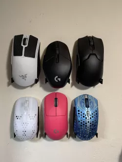 Minimalist Gaming Mouse Display (With Dongle Slot)