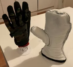 Mitten, glove drying stand