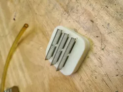 Razor blade holder