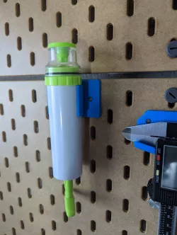 Skadis mount for filament bag vacuum