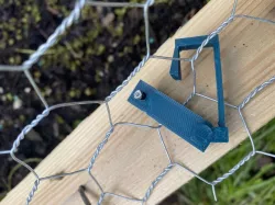 Chick wire clasp