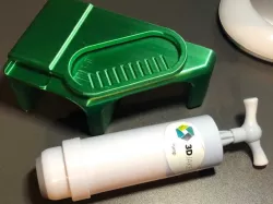 Pump support for vacuum filament storage bags