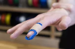 Finger extension brace (splint)