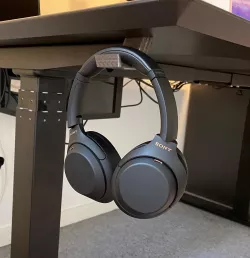 Headphone holder for desk