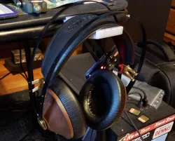 Headphone Mount for Folding Table