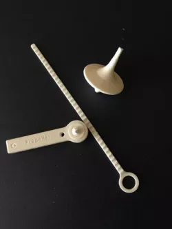 Inception spinning top with launcher