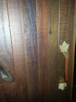 Maple leaf handle