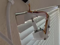 Retrofitted motor mount for blinds automation