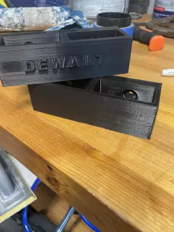 Dewalt Tough level holder and square