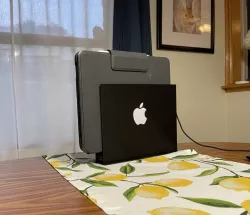 iPad Magnetic Charging Stand 