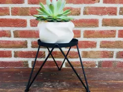 twisted flower pot