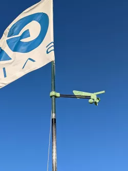 weather station = anemometer + wing vane