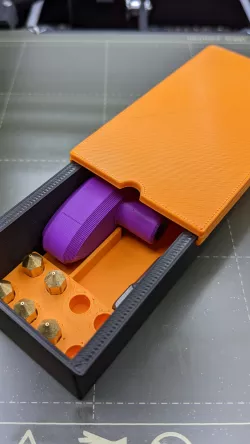 Box with sliding lid and nozzle insert