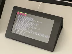 Desktop Waveshare 7HP-CAPQLED display enclosure