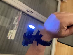 Flashlight wrist chain